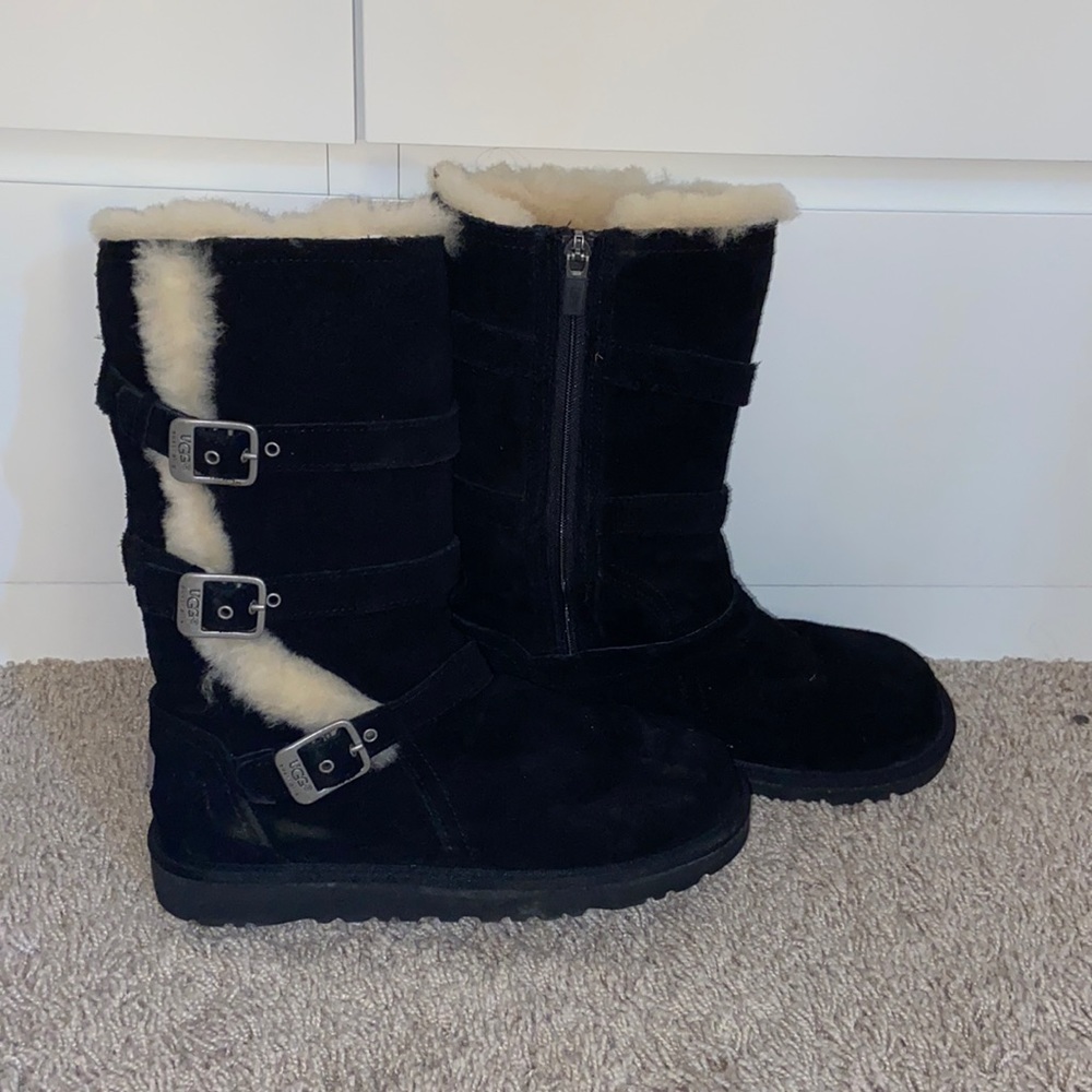 🚨Ugg kids maddi boots black buckle size 4🚨